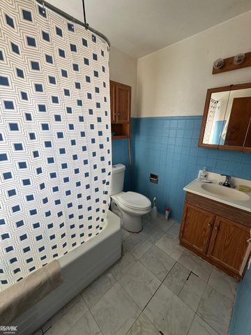 22595 Curie Avenue, Warren, MI 48091