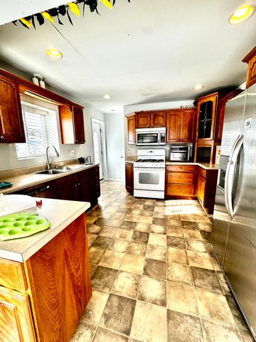 115 W Lakeview Drive, Lowell, IN 46356