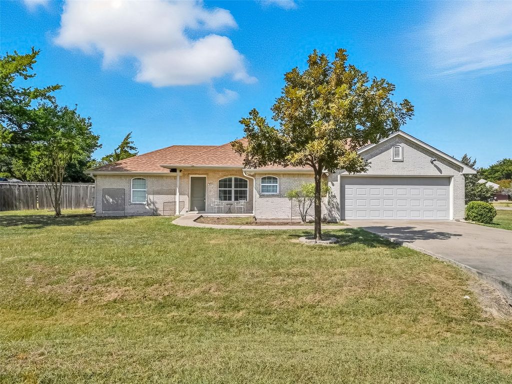 3111 Clover Lane, Waxahachie, TX 75165