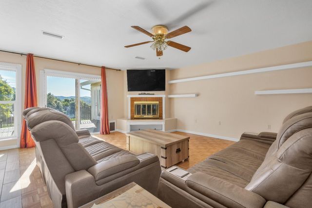 7056 Madrone Ln, Browns Valley, CA 95918