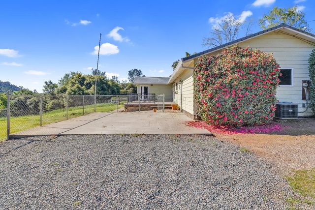 7056 Madrone Ln, Browns Valley, CA 95918