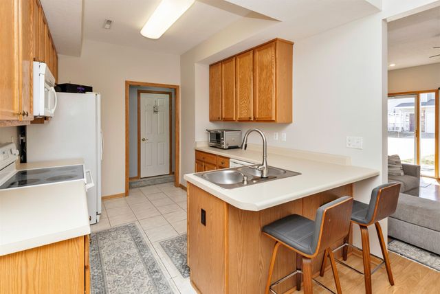 500 N Valley Drive 403, Des Moines, IA 50312