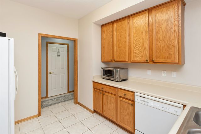 500 N Valley Drive 403, Des Moines, IA 50312