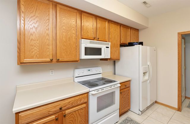 500 N Valley Drive 403, Des Moines, IA 50312