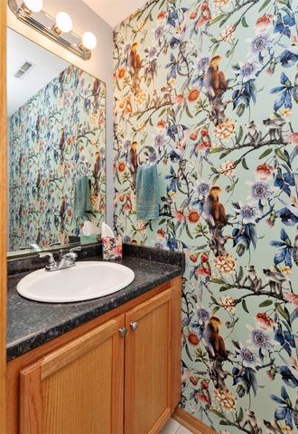 500 N Valley Drive 403, Des Moines, IA 50312