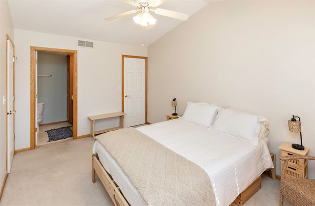 500 N Valley Drive 403, Des Moines, IA 50312