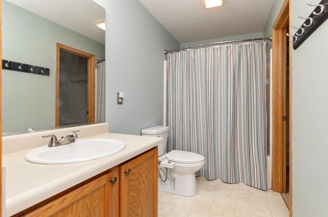 500 N Valley Drive 403, Des Moines, IA 50312