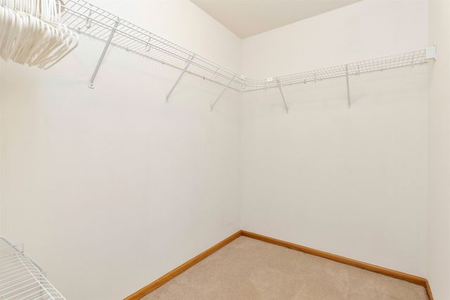 500 N Valley Drive 403, Des Moines, IA 50312