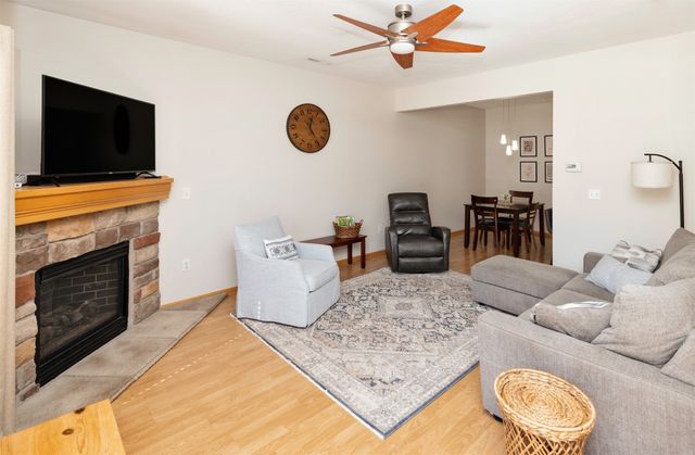 500 N Valley Drive 403, Des Moines, IA 50312