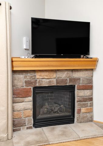 500 N Valley Drive 403, Des Moines, IA 50312