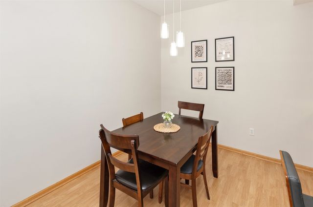 500 N Valley Drive 403, Des Moines, IA 50312