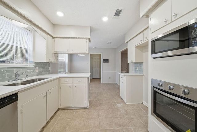 3226 Springhill Drive, Missouri City, TX 77459