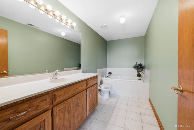 18523 Pine Lake Drive 4, Tinley Park, IL 60477