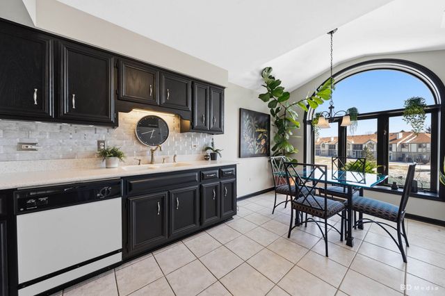 18523 Pine Lake Drive 4, Tinley Park, IL 60477
