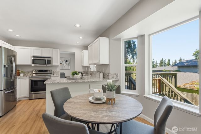 8128 NE 161st Place, Kenmore, WA 98028