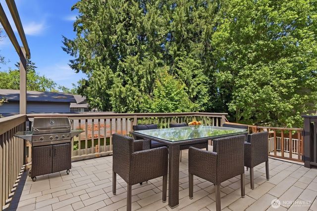 8128 NE 161st Place, Kenmore, WA 98028