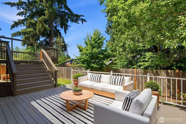 8128 NE 161st Place, Kenmore, WA 98028
