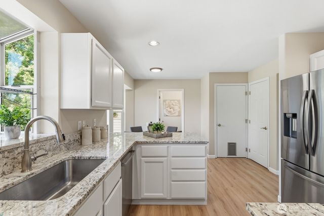 8128 NE 161st Place, Kenmore, WA 98028