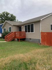 1132 8th Street, Statesville, NC 28677