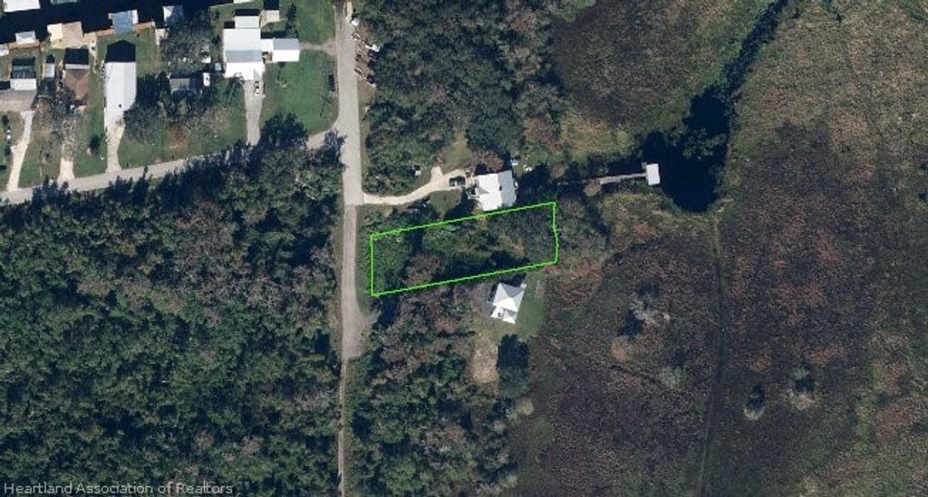 613 Lakesedge Drive, Lake Placid, FL 33852
