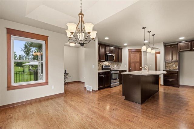 453 Western COURT, West Bend, WI 53095