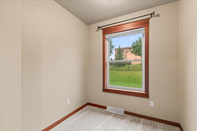 453 Western COURT, West Bend, WI 53095