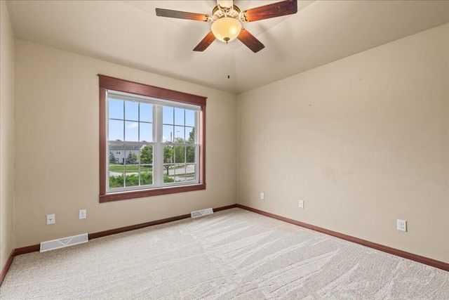 453 Western COURT, West Bend, WI 53095