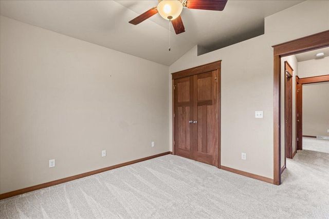 453 Western COURT, West Bend, WI 53095