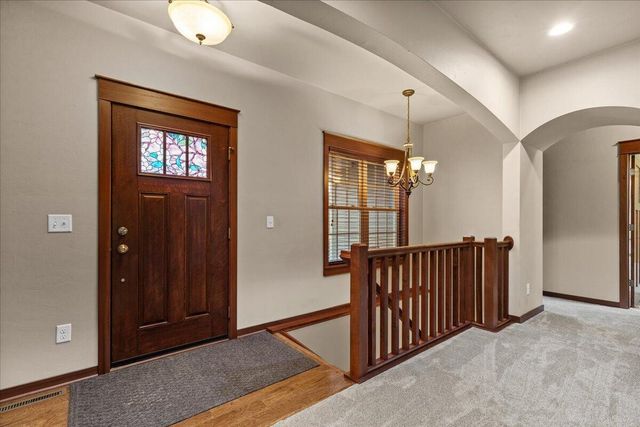 453 Western COURT, West Bend, WI 53095
