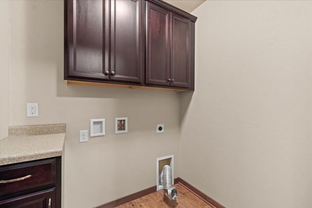 453 Western COURT, West Bend, WI 53095