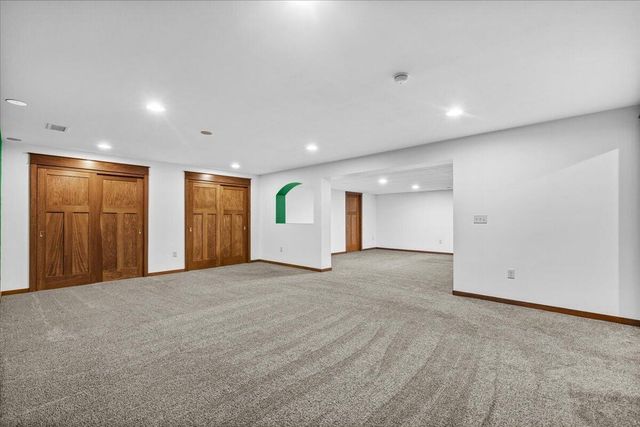 453 Western COURT, West Bend, WI 53095