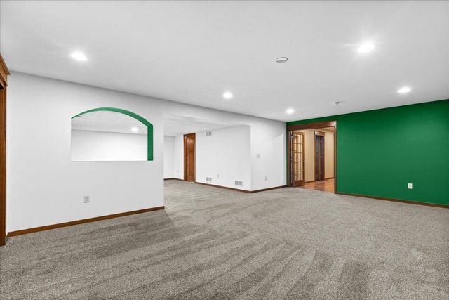 453 Western COURT, West Bend, WI 53095