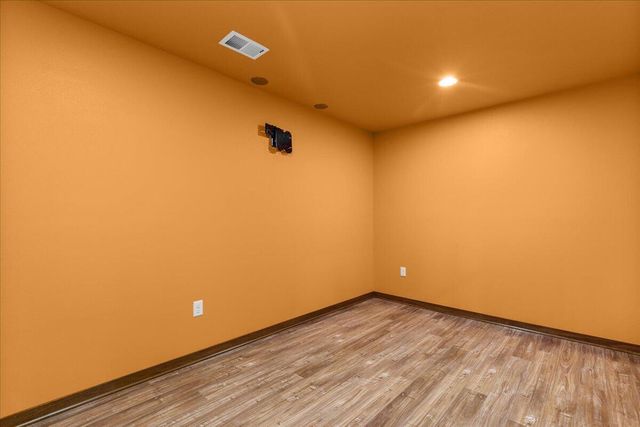 453 Western COURT, West Bend, WI 53095