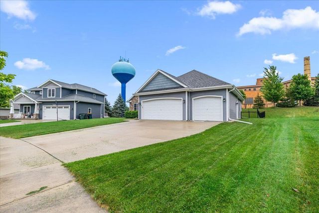 453 Western COURT, West Bend, WI 53095