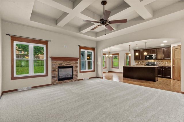 453 Western COURT, West Bend, WI 53095