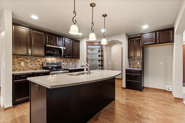 453 Western COURT, West Bend, WI 53095