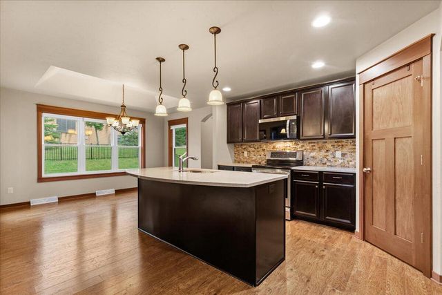 453 Western COURT, West Bend, WI 53095