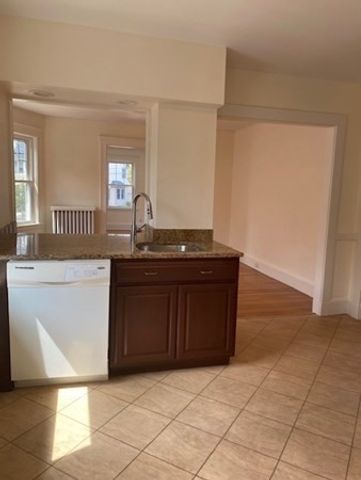 50 Central Avenue 2, Milton, MA 02186