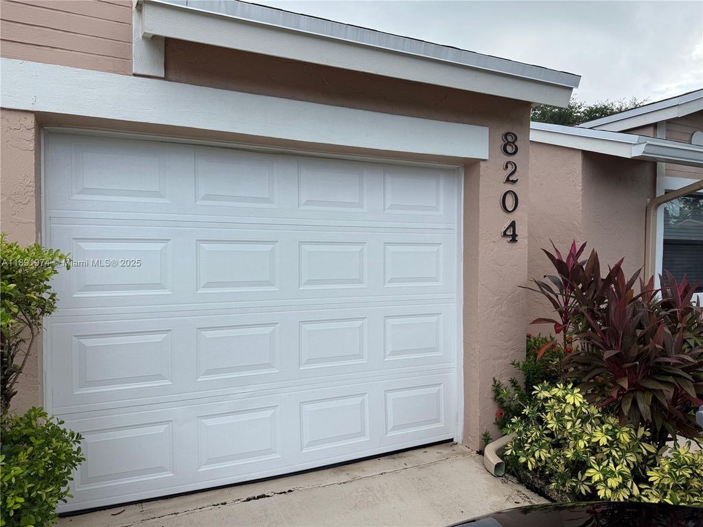 8204 Summerbreeze Ln, Boca Raton, FL 33496