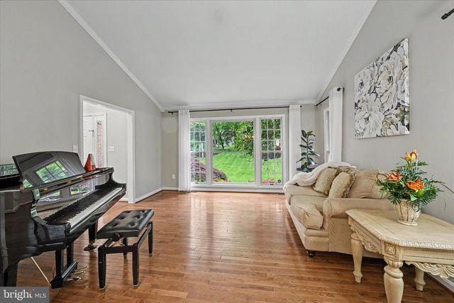 8033 CREST RD, Laurel, MD 20723