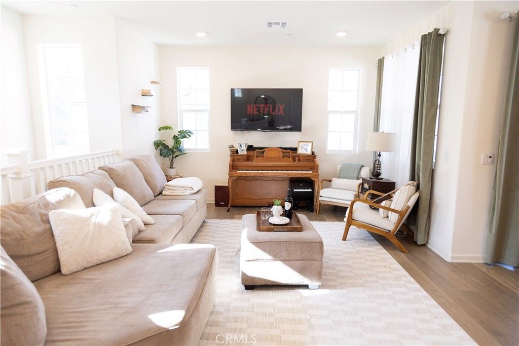 Image 6 of property listing at 4078 Summer Way, Corona, CA 92883