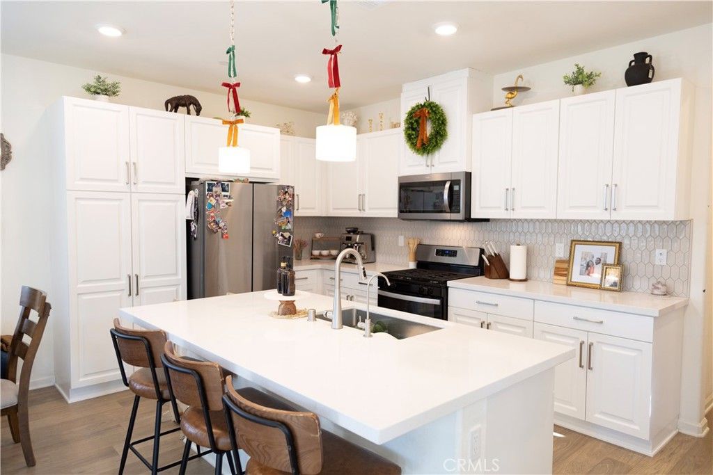 Image 8 of property listing at 4078 Summer Way, Corona, CA 92883