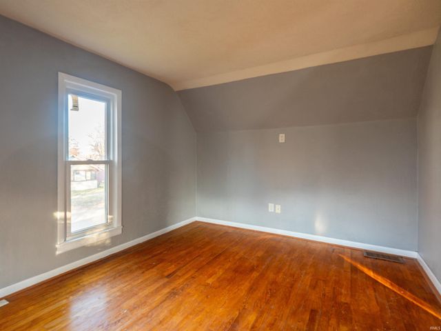 1121 Maple Row, Elkhart, IN 46514