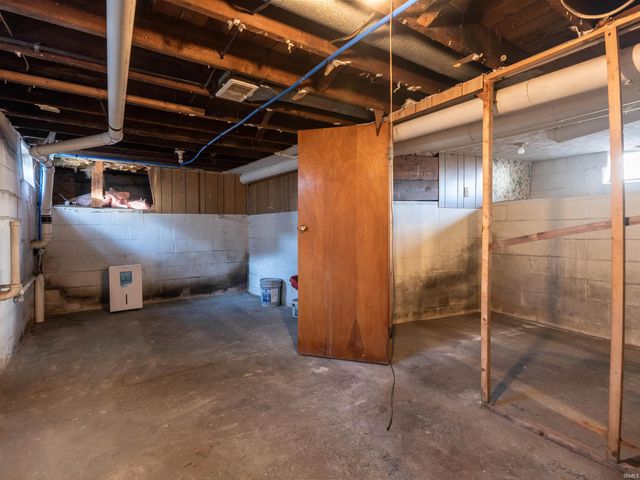 1121 Maple Row, Elkhart, IN 46514