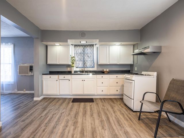 1121 Maple Row, Elkhart, IN 46514