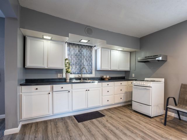 1121 Maple Row, Elkhart, IN 46514