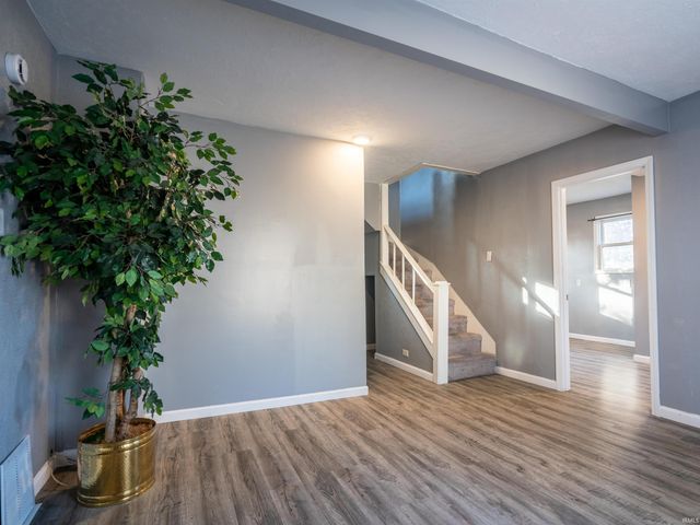 1121 Maple Row, Elkhart, IN 46514