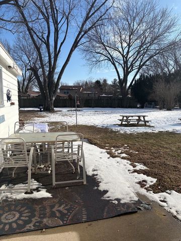 420 CRESTRIDGE Drive, Waterloo, IA 50702