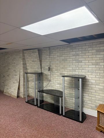 420 CRESTRIDGE Drive, Waterloo, IA 50702