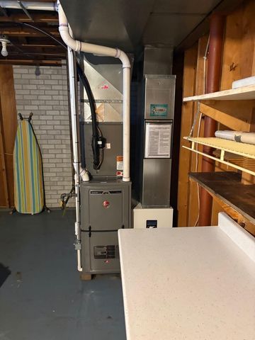 420 CRESTRIDGE Drive, Waterloo, IA 50702